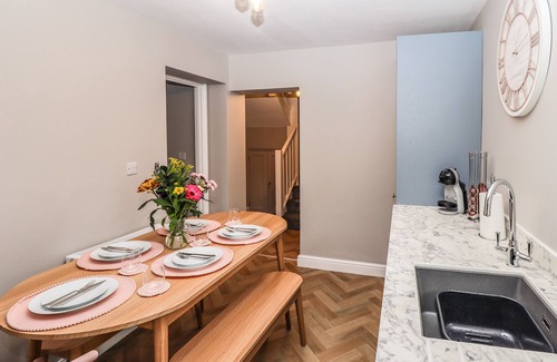 Alford Cottage | PRINTERS COTTAGE, pet friendly, character holiday cottage in Alford