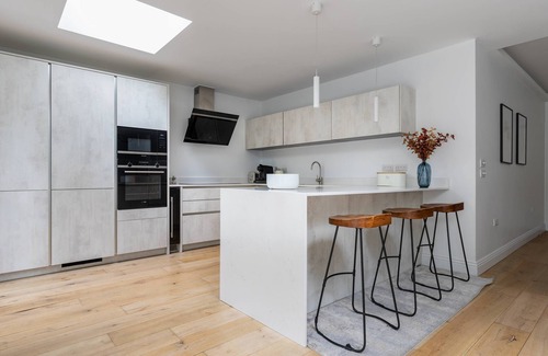 Kilburn Apartment | Priory Road III by onefinestay