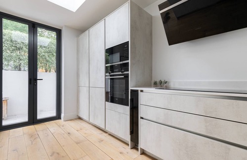 Kilburn Apartment | Priory Road III by onefinestay