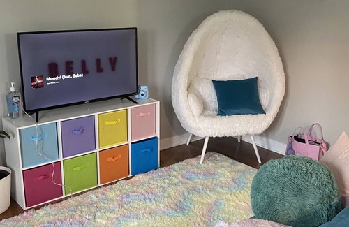 Country Club Plaza Area Apartment | Prismatic House! Unique stay, Walk to the Plaza!