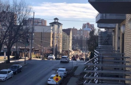 Country Club Plaza Area Apartment | Prismatic House! Unique stay, Walk to the Plaza!