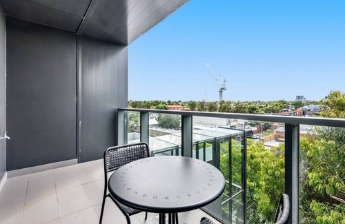 Brighton Apartment | Pristine 1-Bed Apartment near Local Cafes