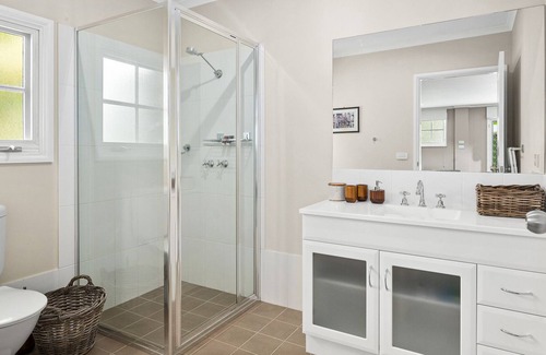 Burradoo Apartment | Pristine 1-Bed Studio cottage with pool