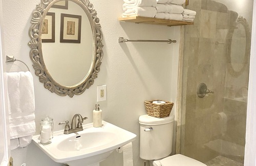 West Riverside House | Pristine 1880s Uptown Victorian Shotgun Cottage with Weekly Housekeeper