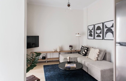 Ampelokipoi Apartment | Pristine 1BR Apartment in Ampelokipoi Area