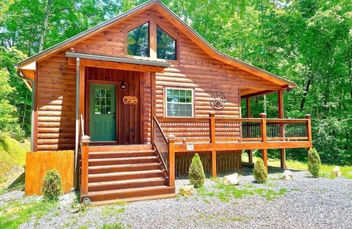 Murphy Cabin | Pristine 2 bedroom cabin in the Blue Ridge mountains of North Carolina