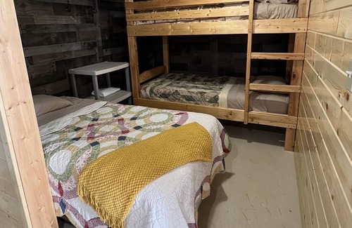 Girard Cabin | Pristine 3BR on a great fishing & recreation lake. Water toys & boat available!
