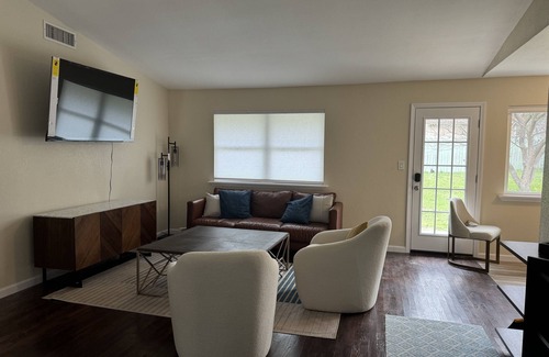 Austin House | Pristine Bungalow in East Austin