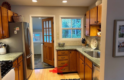 Donner Lake Woods Cabin | Pristine Charming Cabin, Part Time or Full Time Winter Lease 2025