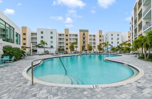 North Trail Condo | Pristine Clean New Condo, 1 Mile from Downtown Sarasota