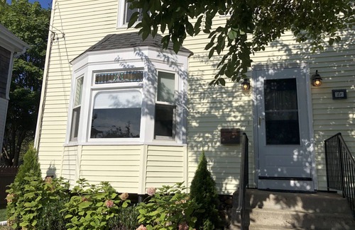 Bellevue Avenue Historic District House | Pristine Home Prime Spot Beach/Town/Cliffwalk! Lead Safe Certificate!