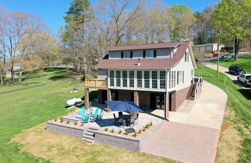 Scotts House | Pristine lake house offering watersports, gameroom favorites, and stunning view