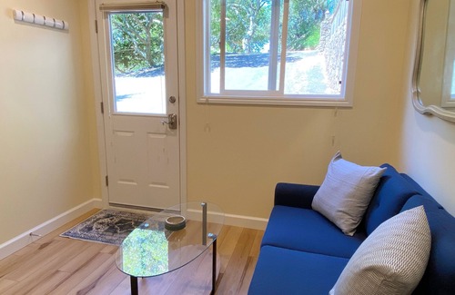 Bayside Acres Apartment | Pristine New Studio—Walk to SF Bay & State Park! With A/C!