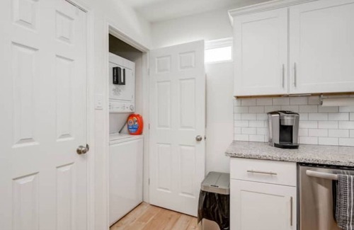 Chestnut House | Pristine, Private, Central, Cozy, Fully-Equipped!