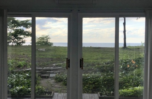 Riverside House | 🌅Pristine Private Lakefront⛵️Hot Tub♨️, Fire Pit🪵, WIFI & AC! 🛥️
