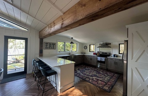 Newbury House | Pristine Renovated Waterfront Retreat