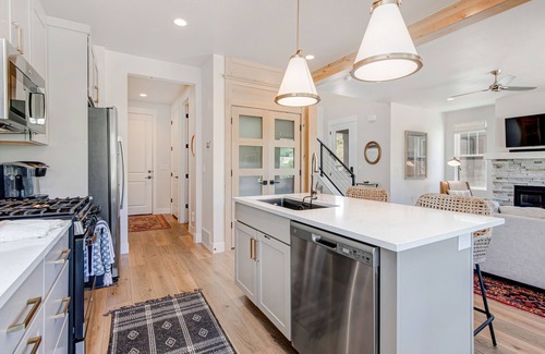 Deer Mountain House | Pristine three-level townhouse with private hot tub, washer/dryer - dog-friendly