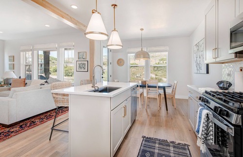 Deer Mountain House | Pristine three-level townhouse with private hot tub, washer/dryer - dog-friendly