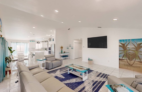 Marathon House | Pristine, updated retreat with private pool, screened deck, dock, & pool table