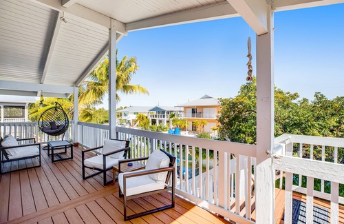 Port Pine Heights House | Pristine Waterfront Charmer - Outdoor Living & Dining, Dock, AC - Snowbirds OK
