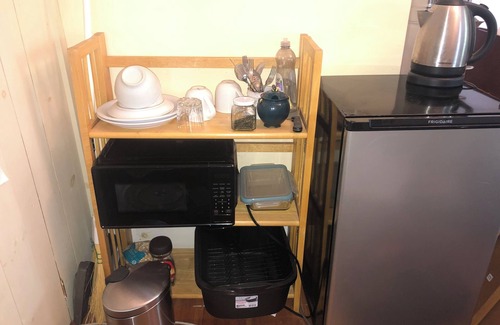 Surry Apartment | Priv 2nd fl suite-Kingbd; Sit rm w/minibar; prv bath; separate entran nr Acadia