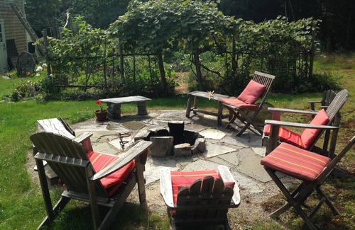 Surry Apartment | Priv 2nd fl suite-Kingbd; Sit rm w/minibar; prv bath; separate entran nr Acadia