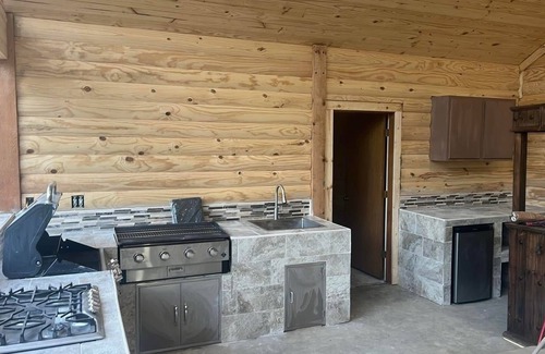 Jefferson Cabin | Priv 80private hidden gem spa retreat out-adventure ATV trails fish cabin& relax