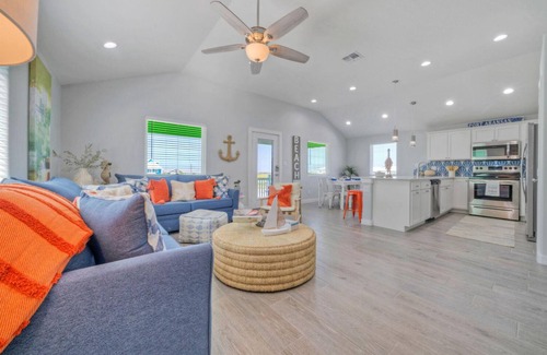 Cinnamon Shore House | Priv Pool, Covered Patio Lounge w/Bar, Sunset Views | Green Gecko by AvantStay