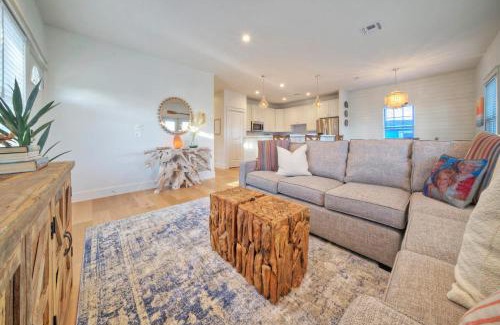 Leeward Sands House | Priv Pool Yard w Putting Green Newly Remodeled Always Sunny by AvantStay