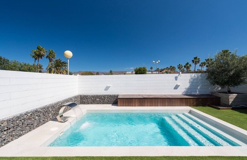 Maspalomas Ski Chalet | Private pool and spectacular barbecue area