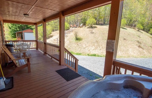 West Jefferson Cabin | Privacy and Mountain Views Surround This Cozy Log Cabin
