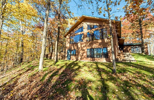 Lake Shore House | Privacy With Over 400 Feet Of Lake Shore On Gull Chain