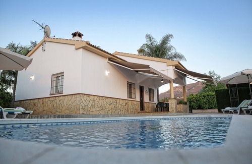 Alhaurin el Grande Cottage | Private villa, surrounded by orange trees, with swimming pool, 10 minutes from the center.