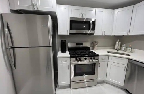 Albany Apartment | ★PRIVATE 1 BDRM Newly Renovated Apt W/D Patio★