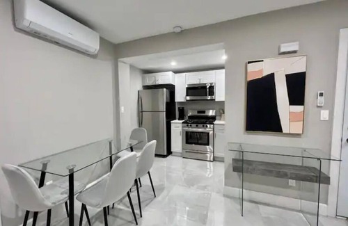 Albany Apartment | ★PRIVATE 1 BDRM Newly Renovated Apt W/D Patio★