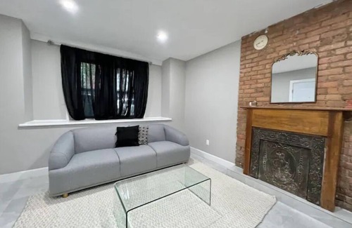 Albany Apartment | ★PRIVATE 1 BDRM Newly Renovated Apt W/D Patio★