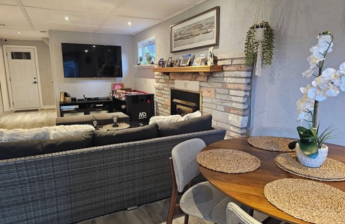 Dean Park Apartment | Private 1 Bedroom Ensuite Apartment