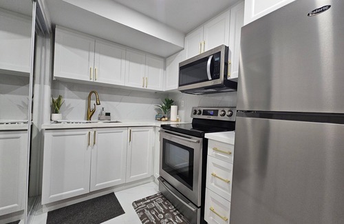 Dean Park Apartment | Private 1 Bedroom Ensuite Apartment