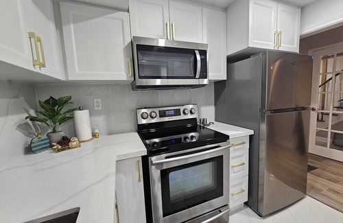 Dean Park Apartment | Private 1 Bedroom Ensuite Apartment