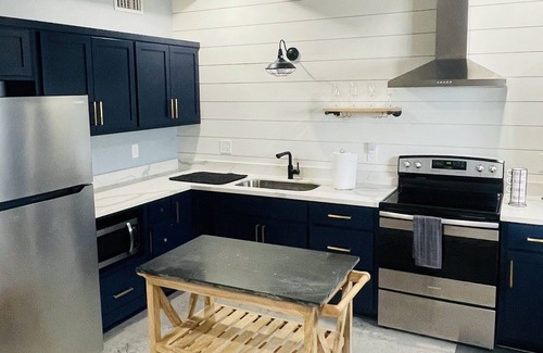 Mid City South Condo | Private 1 br condo | 5mi to LSU | 3mi to Downtown