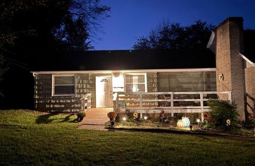 Knoxville Apartment | Private 1BR Retreat 10 Min to UT, Downtown, and Hospitals