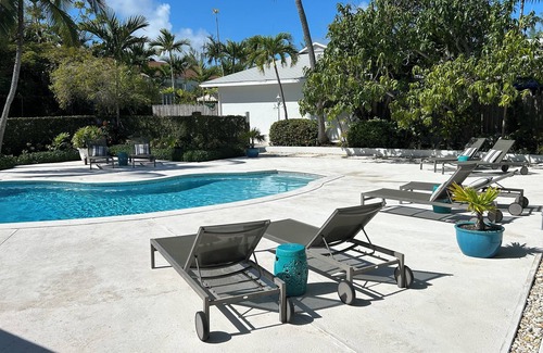 Paradise Island Villa | Private 2 Bed Villa Paradise Island, Near Atlantis!