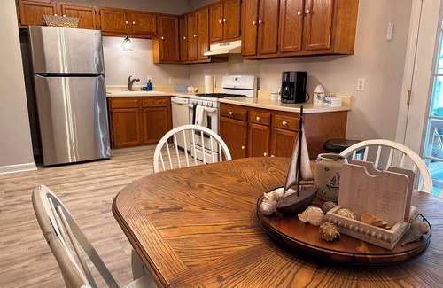 Long Beach House | Private 2 bedroom 1.5 bathroom home w/large fenced yard. Fast WiFi. Pets ok.