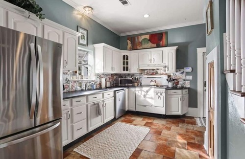 West Riverside House | Private 2 Bedroom Bungalow w/Gated Parking