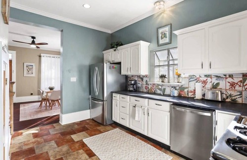 West Riverside House | Private 2 Bedroom Bungalow w/Gated Parking