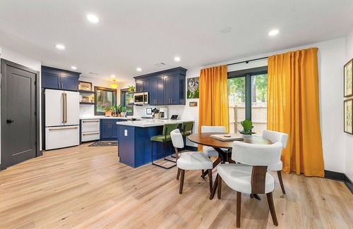 Woodstock Cottage | Private 2-bedroom cottage with hot tub and smart home features in Woodstock