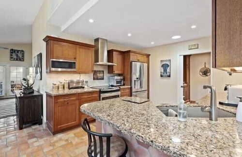 Palm Desert Condo | Private 2 Br 2 Ba End Unit in Ironwood CC
