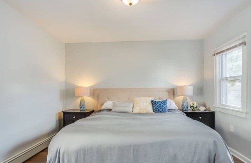 Ampere Apartment | *Private 2BR Bloomfield Apartment* 8 mins to Train