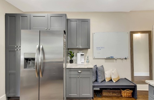 North Nashville House | Private 2BR House in Downtown Nashville - Near Broadway and Sleeps 6! 🌃