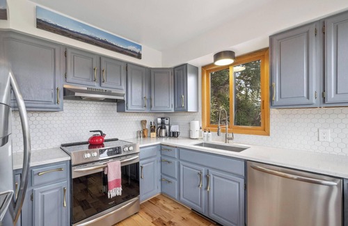 Stagetop Cabin | Private 3-Acre Retreat with Hot Tub & Divide Views